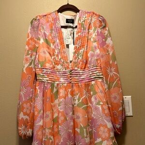 Gorgeous dress new NBW  Feels good on. Size.L